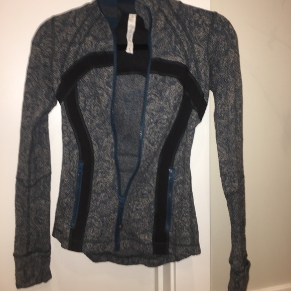 *LULULEMON LIGHT WEIGHT SIZE 2 JACEKT* - Picture 1 of 7